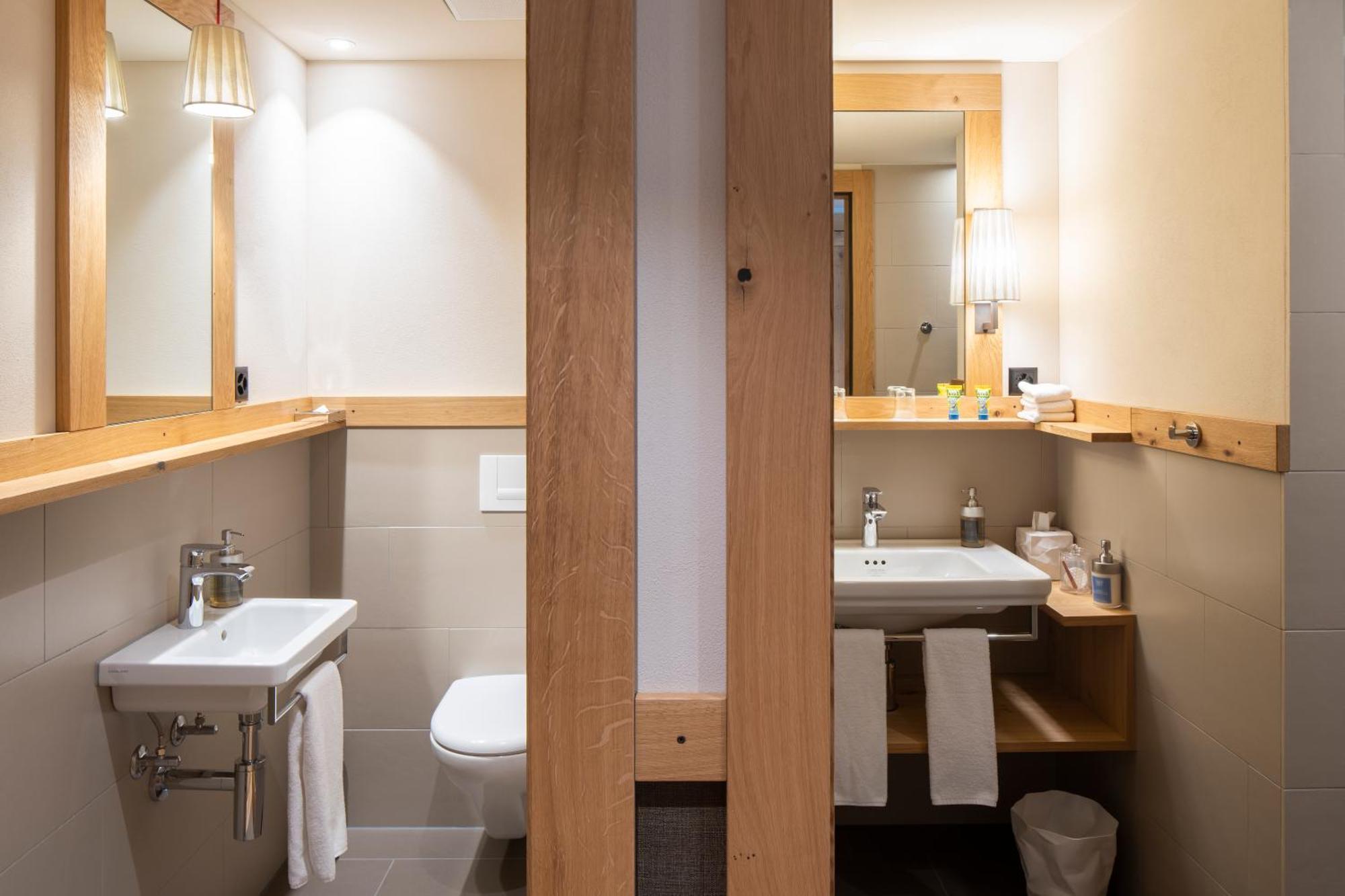 Superior Zimmer mit Seeblick – familienfreundliche Lago Lodge